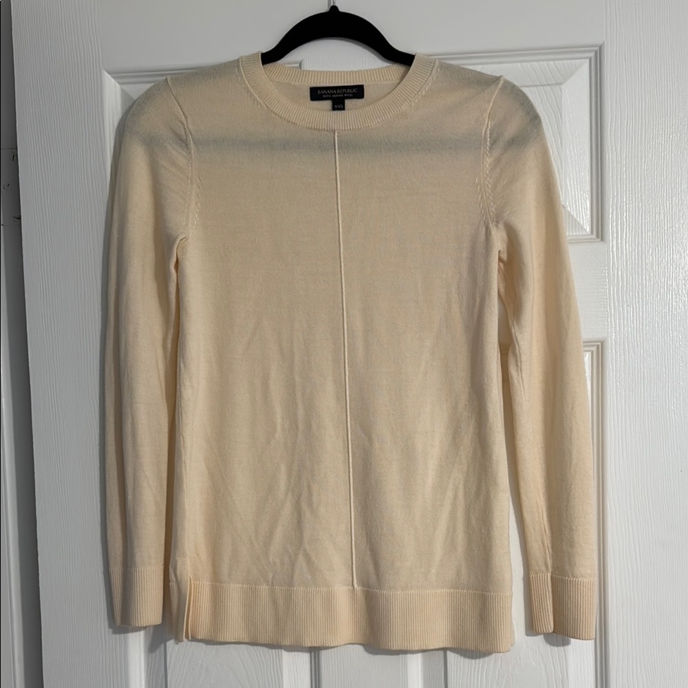 Banana Republic Cream Crew Neck Sweater NWOT